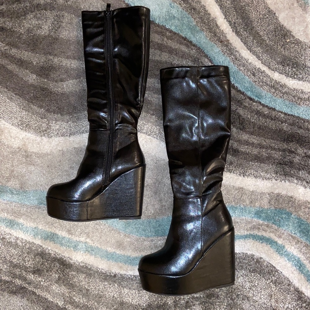 Black boots!